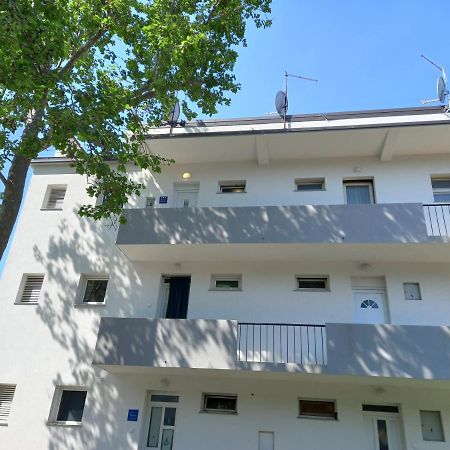 La Piazza Apartment อูมัค ภายนอก รูปภาพ