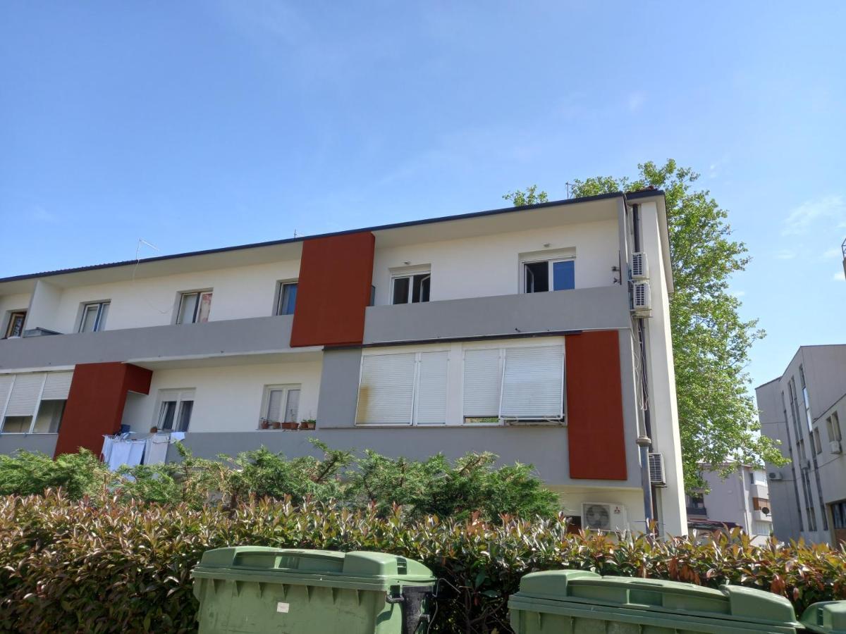 La Piazza Apartment อูมัค ภายนอก รูปภาพ