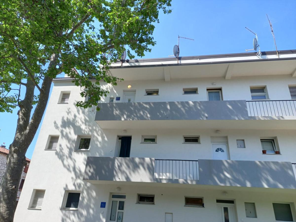 La Piazza Apartment อูมัค ภายนอก รูปภาพ
